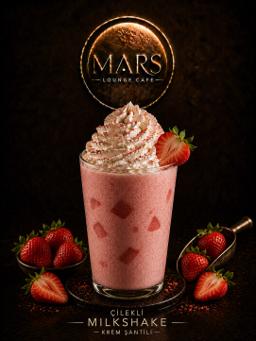 ÇİLEKLİ MILKSHAKE